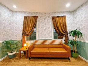 3 bdrm stay! Trippy King Suite by Dwtwn Nwk